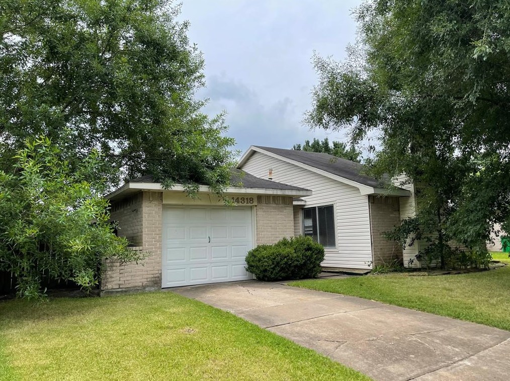 14318 Blue Falls Dr, Sugar Land TX  77498-1759 exterior