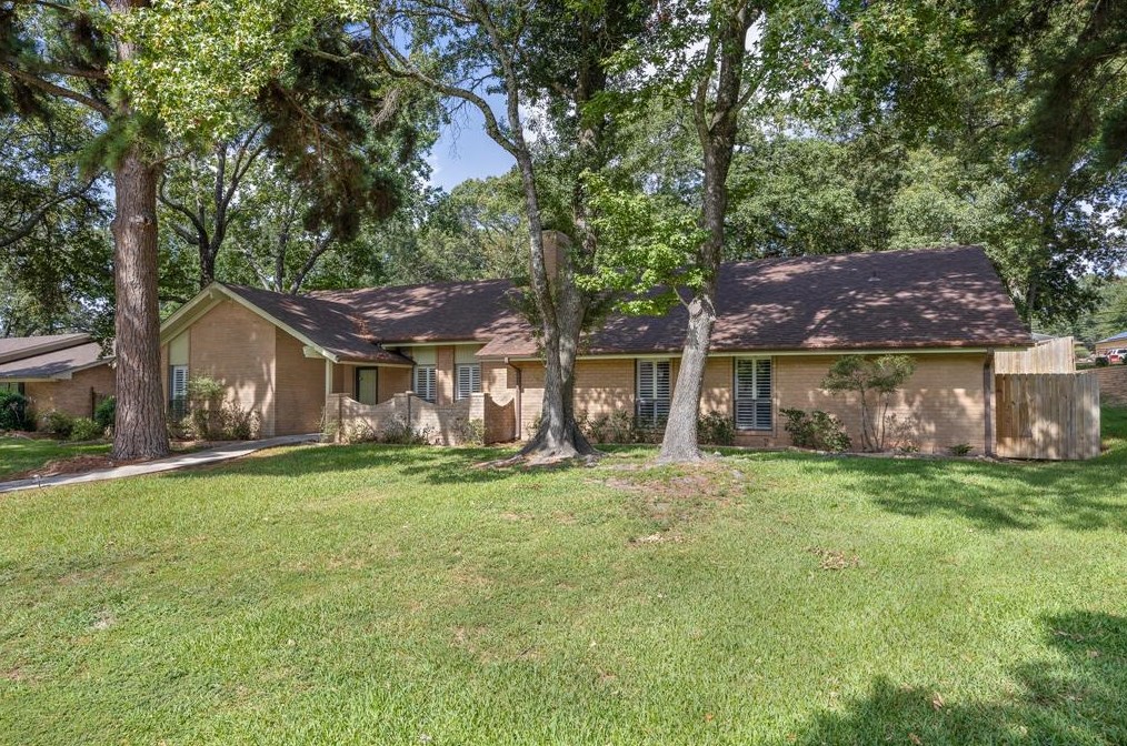 3829 Cloverdale Dr, Tyler, TX 75701-9311