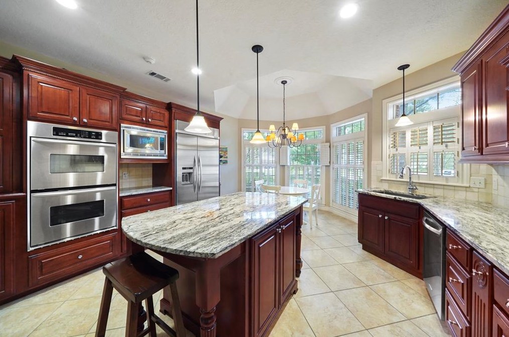 14 Golden Thrush Pl, Spring TX  77381-5109 exterior