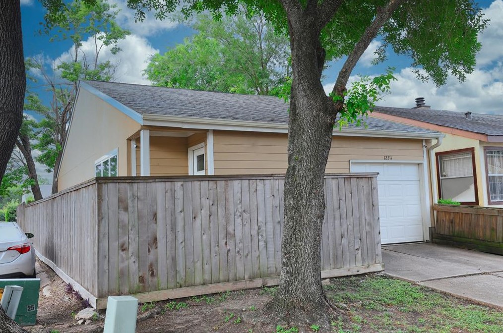 12311 Ridgeside Dr, Houston, TX 77072