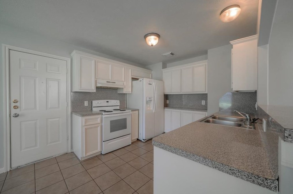 1717 Longview St, Conroe, TX 77301