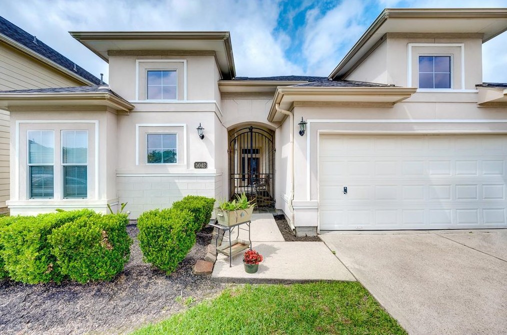 5042 Gulf Stream Ln, Bacliff, TX 77518-2092