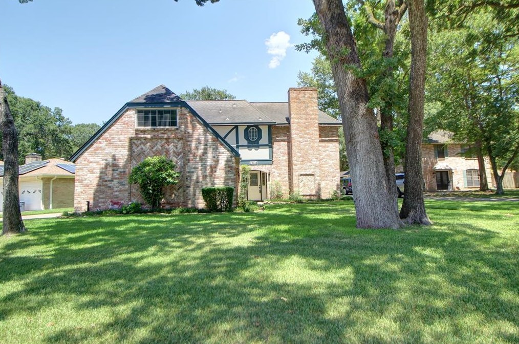 12118 Double Tree Dr, Houston, TX 77070