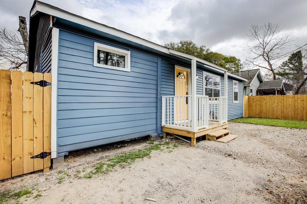 7005 Hillsboro St, Houston, TX 77020-5207