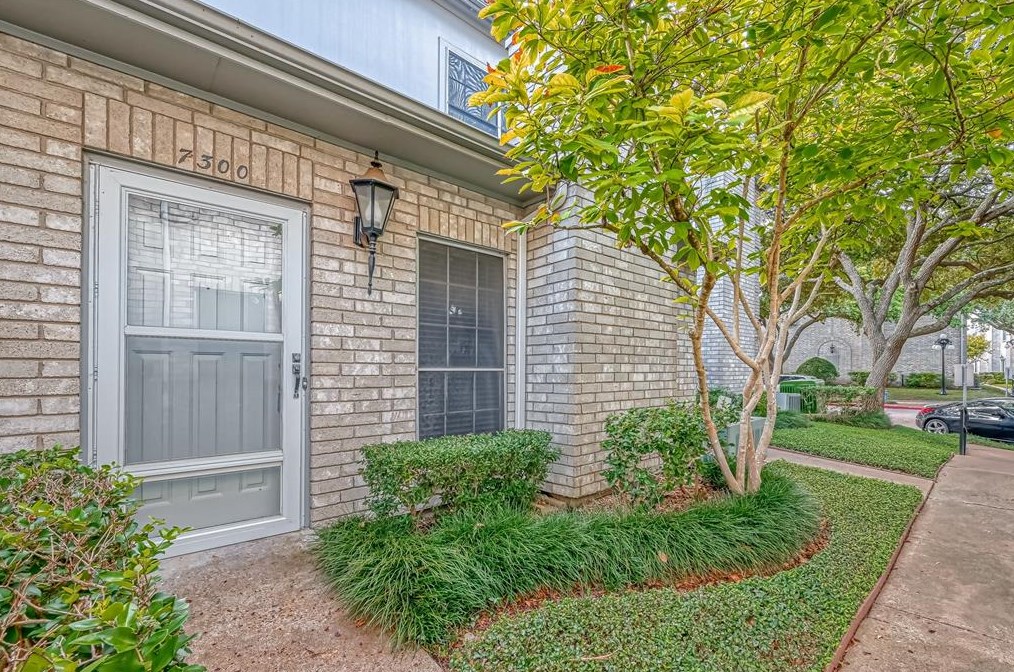 7300 Regency Square Ct, Houston, TX 77036-3114