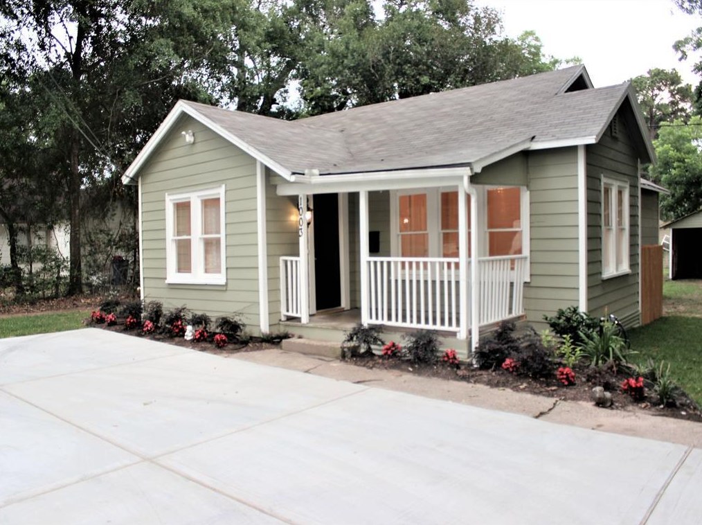 1003 W Lewis St, Conroe, TX 77301