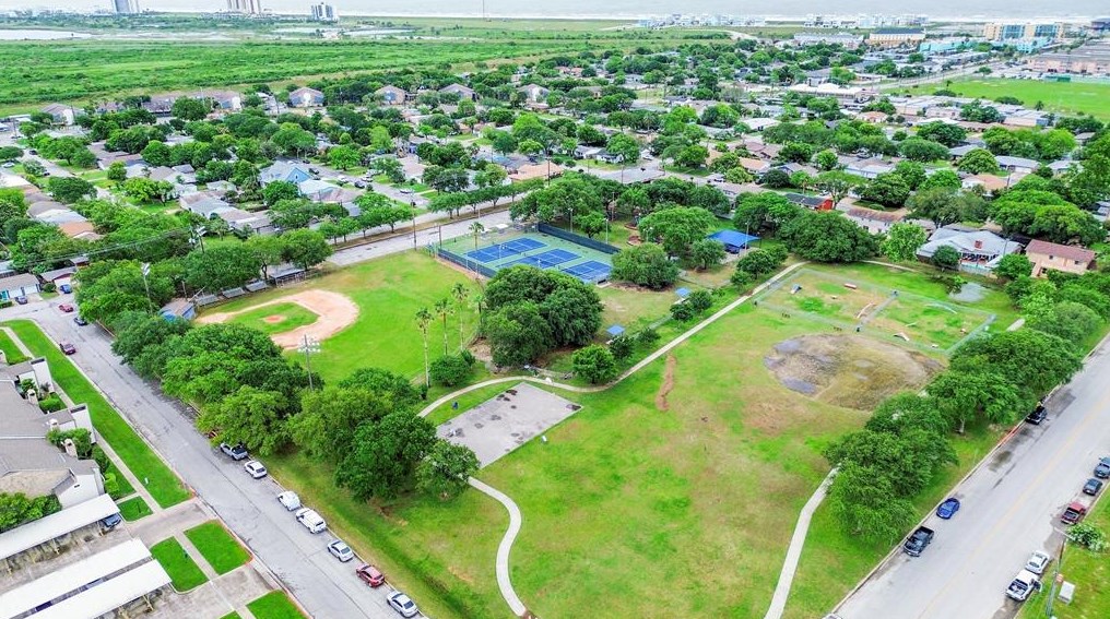 7044 Holiday Dr, Galveston, TX 77550-3028