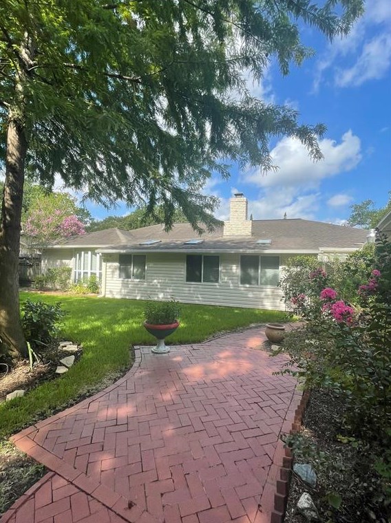 7546 Maple Tree Dr, Houston TX  77088-6842 exterior