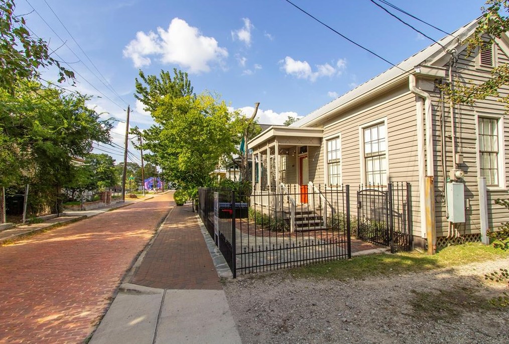 812 Sabine St, Houston, TX 77007