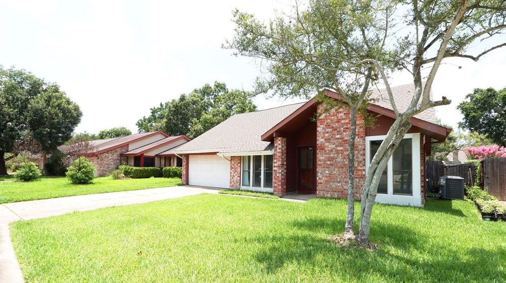 14230 Whitecross Dr, Houston, TX 77083