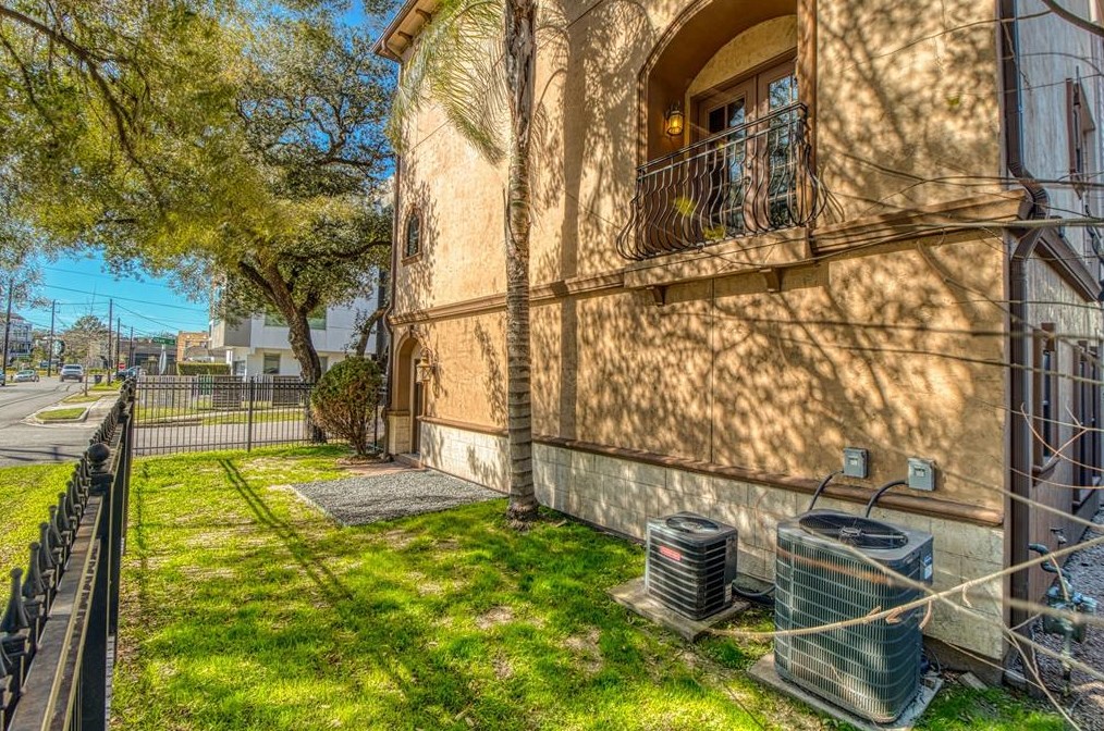 1250 Utah St, Houston, TX 77007
