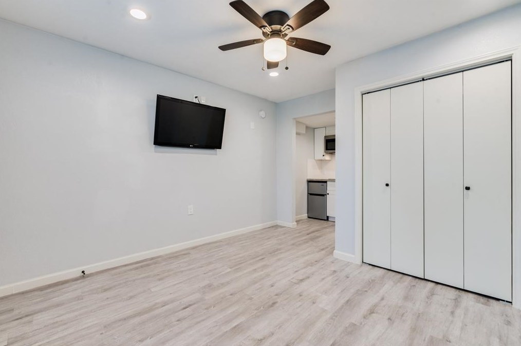 2617 Napoleon St #08, Houston, TX 77004