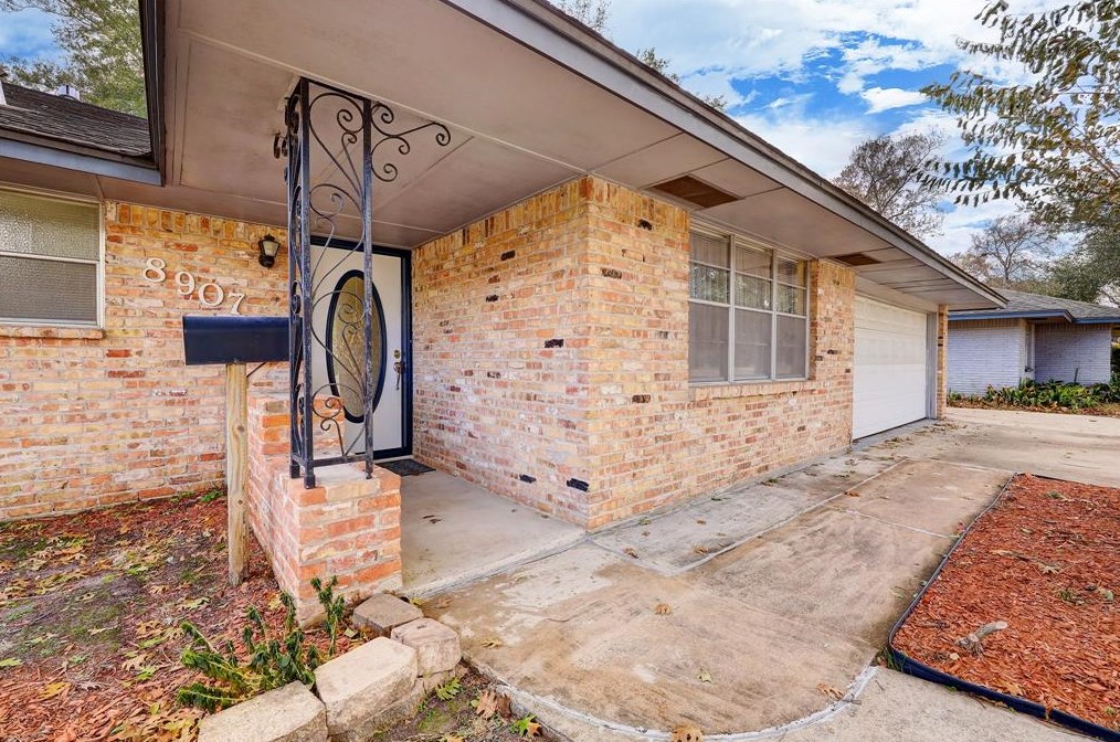8907 Autauga St, Houston, TX 77080