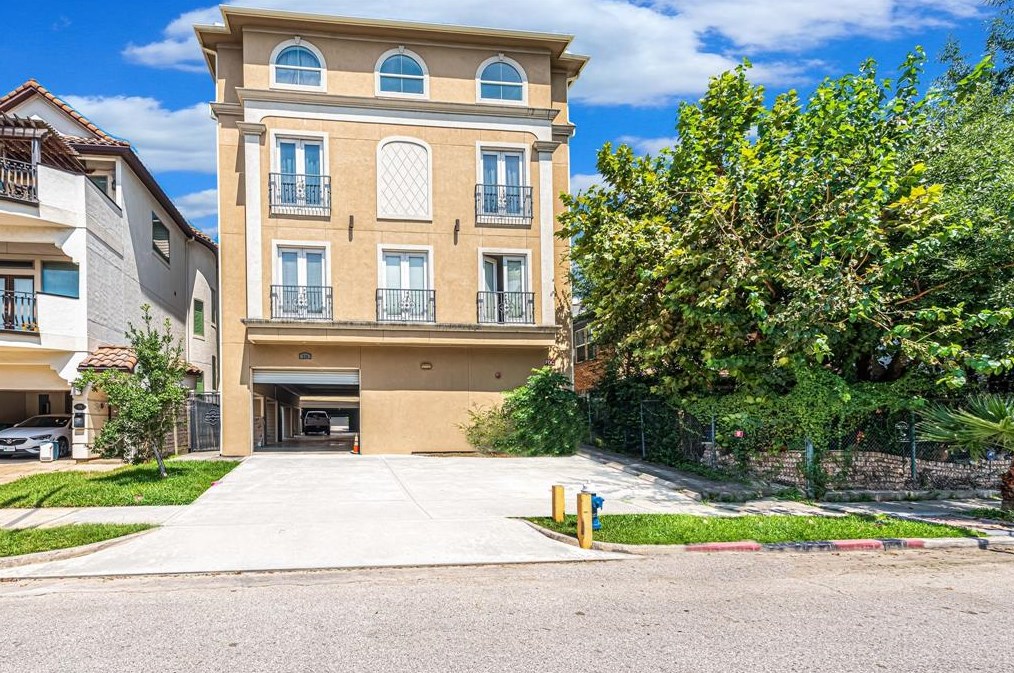 314 W Bell St #201, Houston, TX 77019