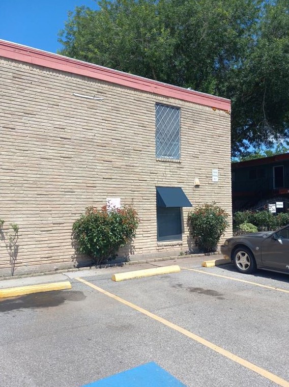 105 N Rockisland Street N, Angleton, TX 77515
