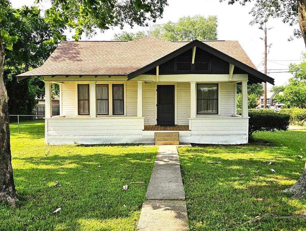 315 High St, Tomball, TX 77375