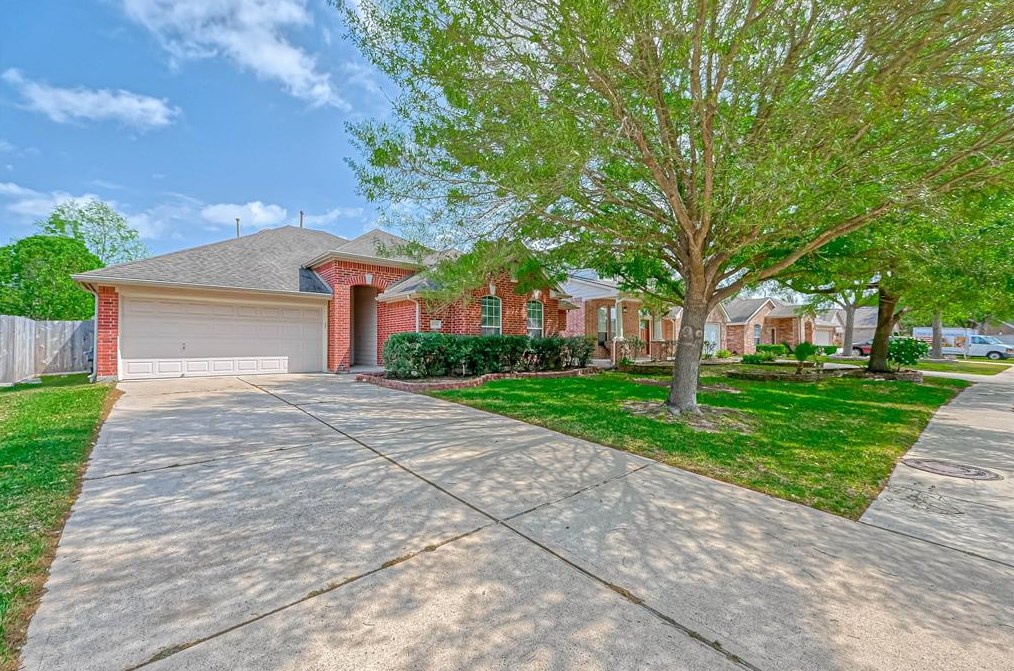18014 Willow Cliff Ln, Cypress, TX 77433