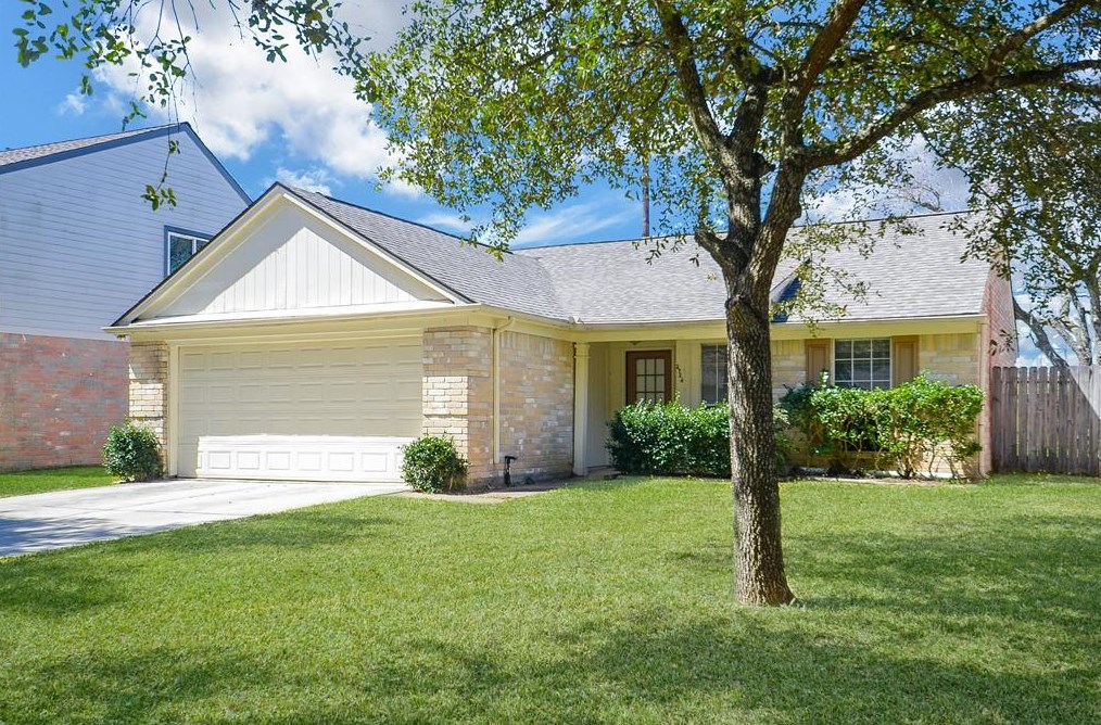2726 Great Lakes Ave, Sugar Land, TX 77479