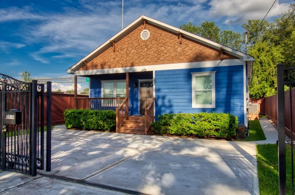 5028 Falls St, Houston, TX 77026