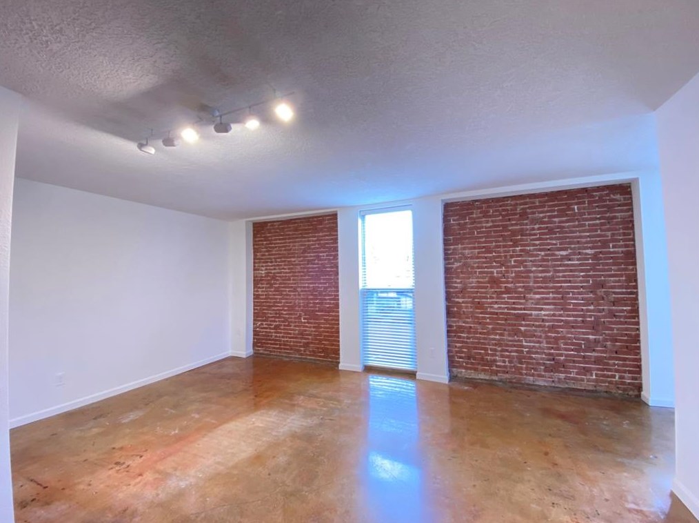 1112 Lawrence #8, Houston, TX 77008