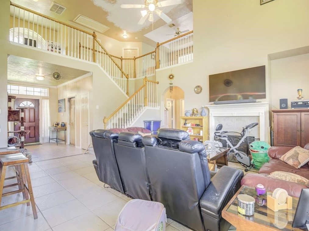 902 Chase Lock Dr, Bacliff, TX 77518-2460