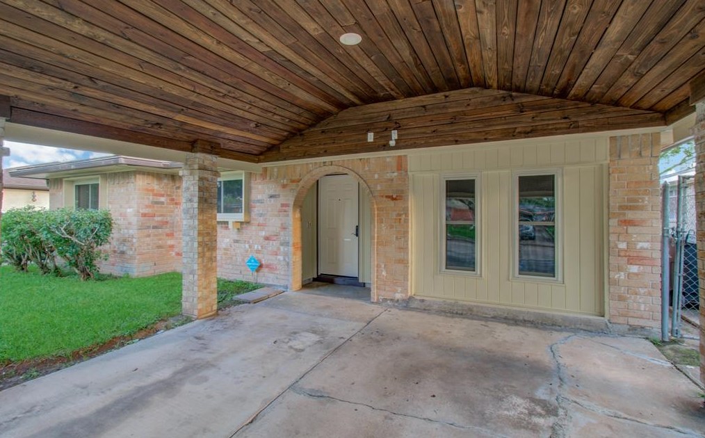 3111 Knotty Oaks Trl, Houston TX  77045-4515 exterior