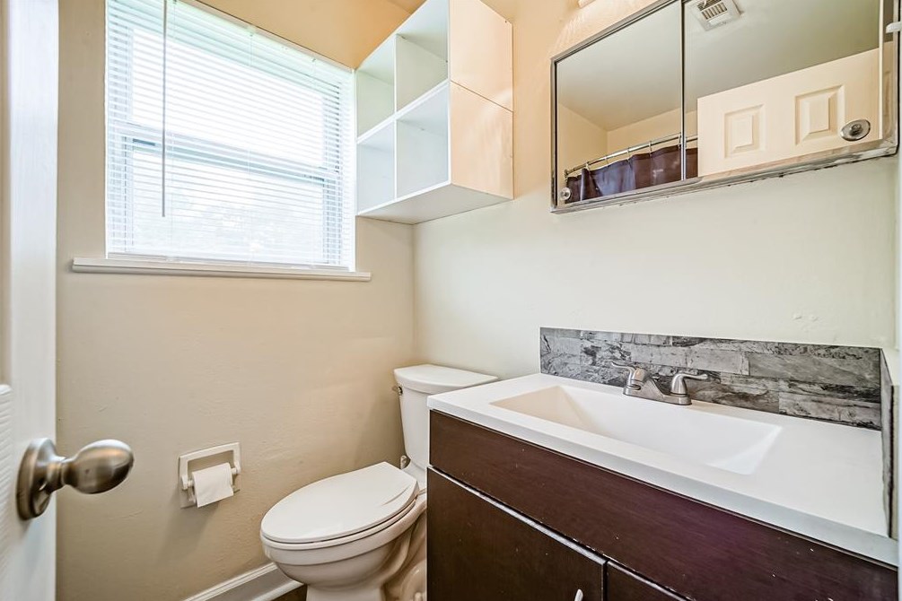 1548 Fish Hatchery Rd, Huntsville TX 77320-7008 exterior