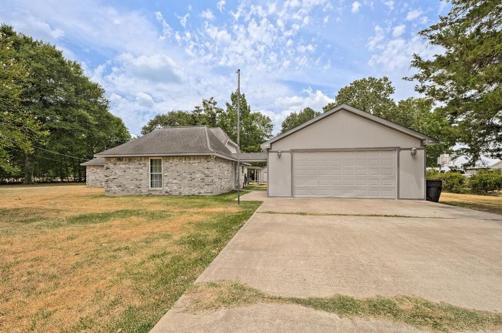 323 County Road 2215, Cleveland, TX 77327-2860