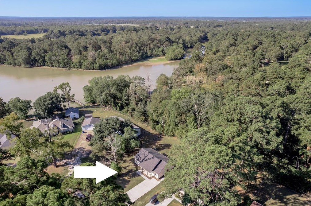 580 Peach Point Dr, Chita, TX 75862