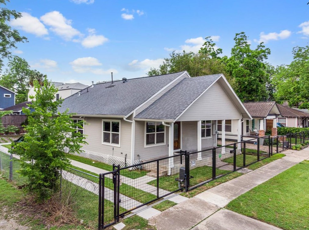 1110 Louise St, Houston, TX 77009