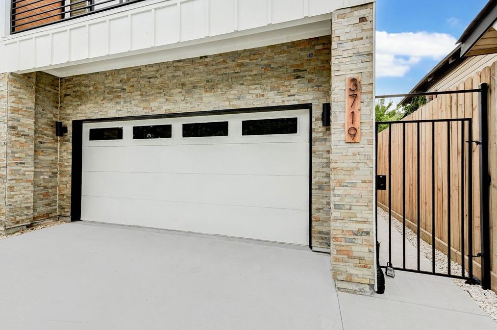 3719 Palmer St, Houston, TX 77004-4414