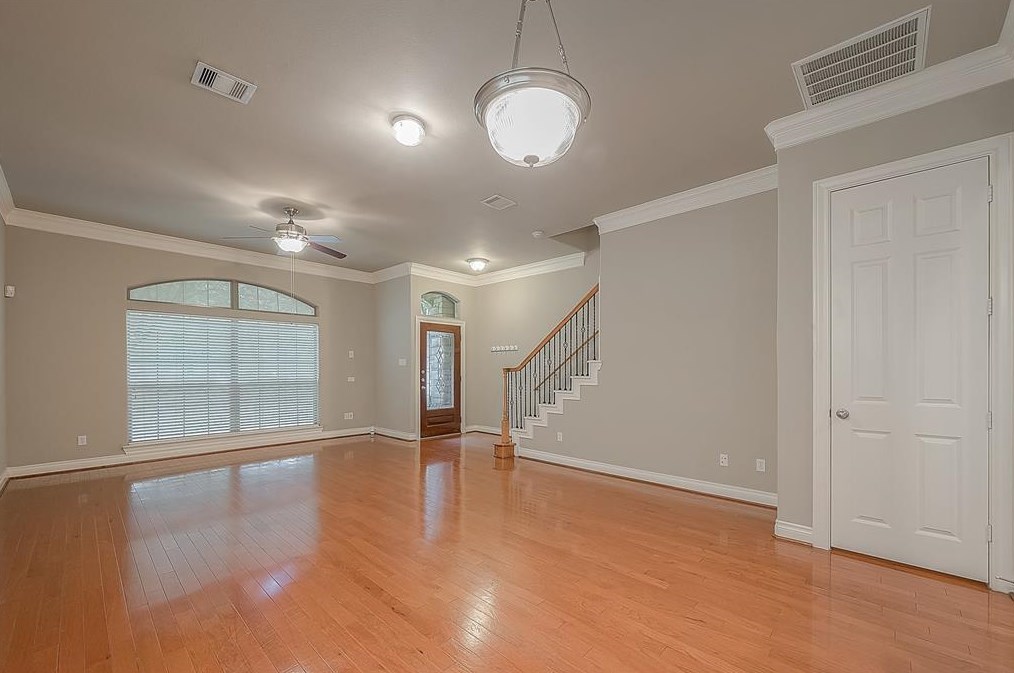 9113 Creekstone Lk Dr, Houston TX  77054-1029 exterior