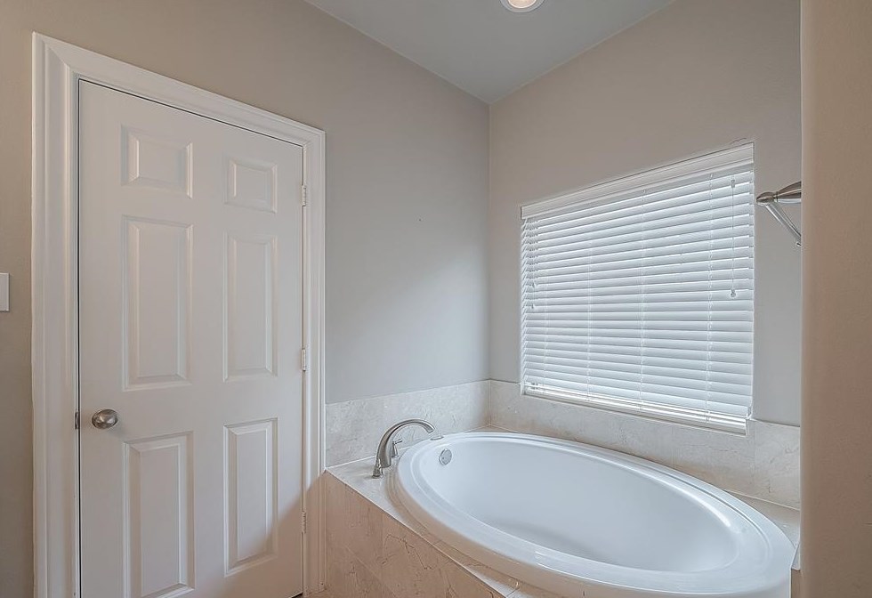 9113 Creekstone Lk Dr, Houston TX  77054-1029 exterior