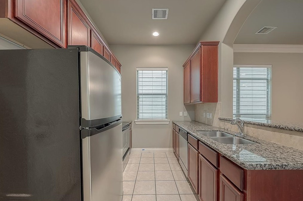 9113 Creekstone Lk Dr, Houston TX  77054-1029 exterior