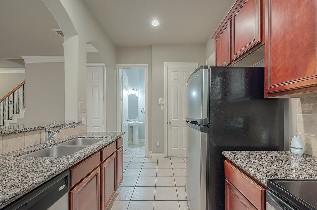 9113 Creekstone Lk Dr, Houston TX  77054-1029 exterior