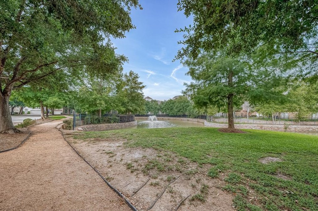 9113 Creekstone Lk Dr, Houston TX  77054-1029 exterior