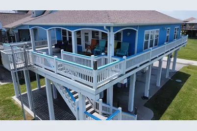 2108 Mills, Crystal Beach, TX 77650 - Photo 4