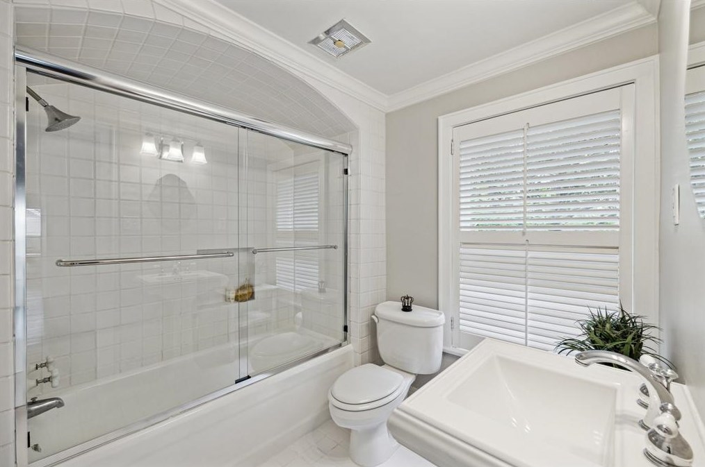 2131 Bolsover St, Houston TX  77005-2623 exterior