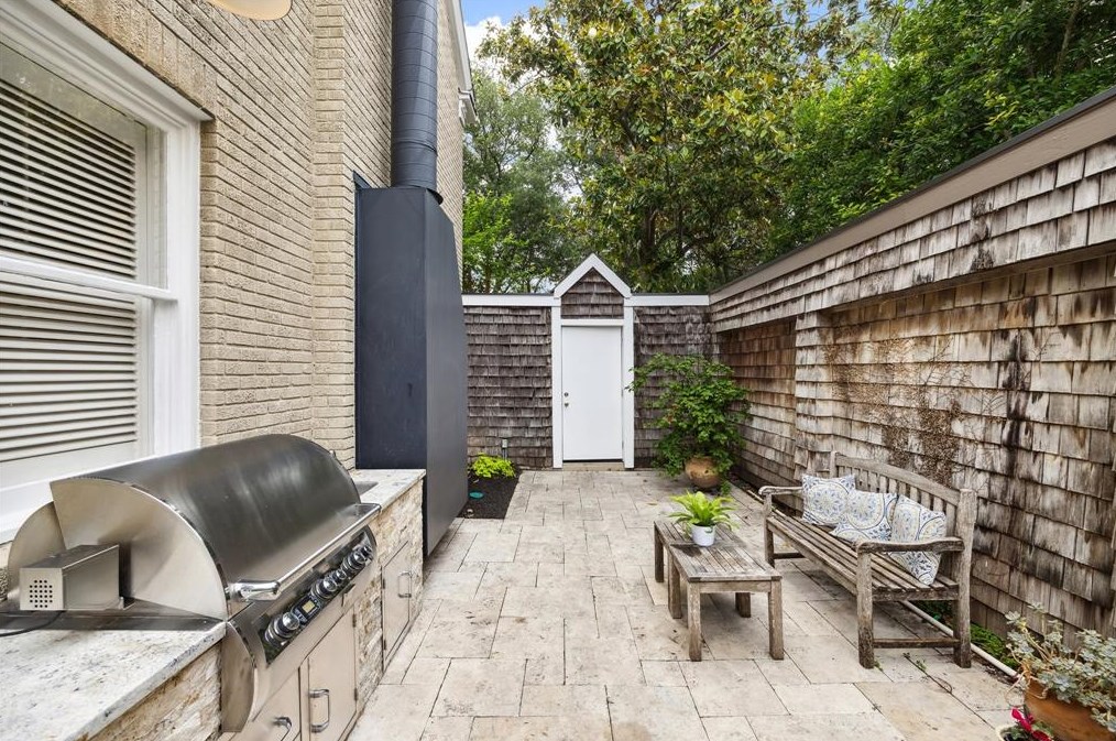 2131 Bolsover St, Houston TX  77005-2623 exterior
