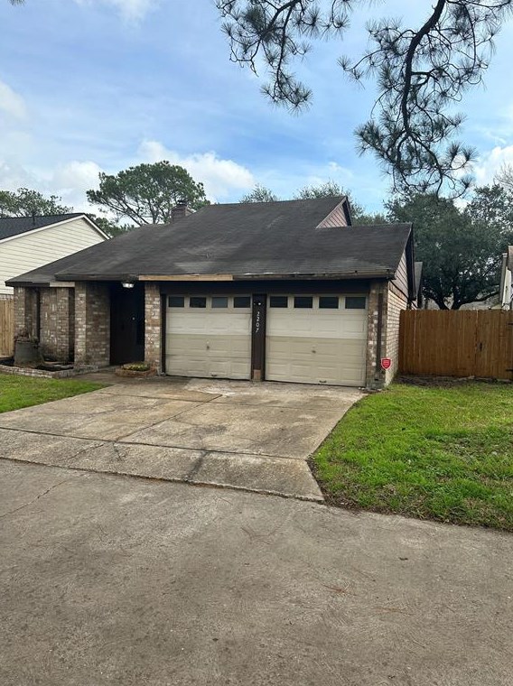 2207 Kingston Ct, Missouri City, TX 77459-2136