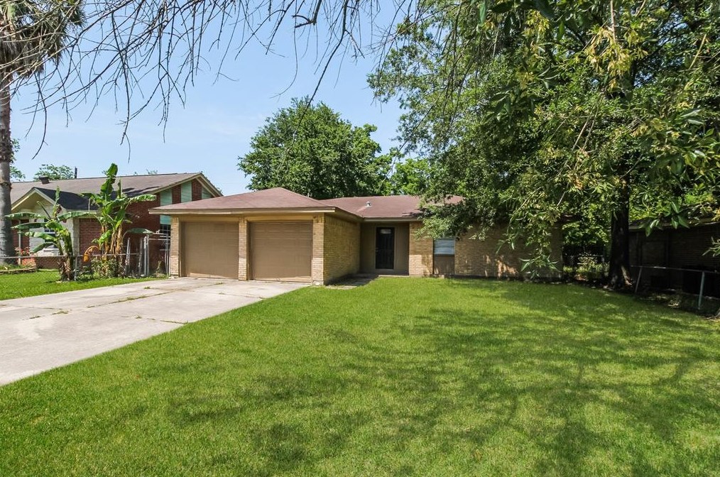 17115 Woodburn Dr, Houston, TX 77049