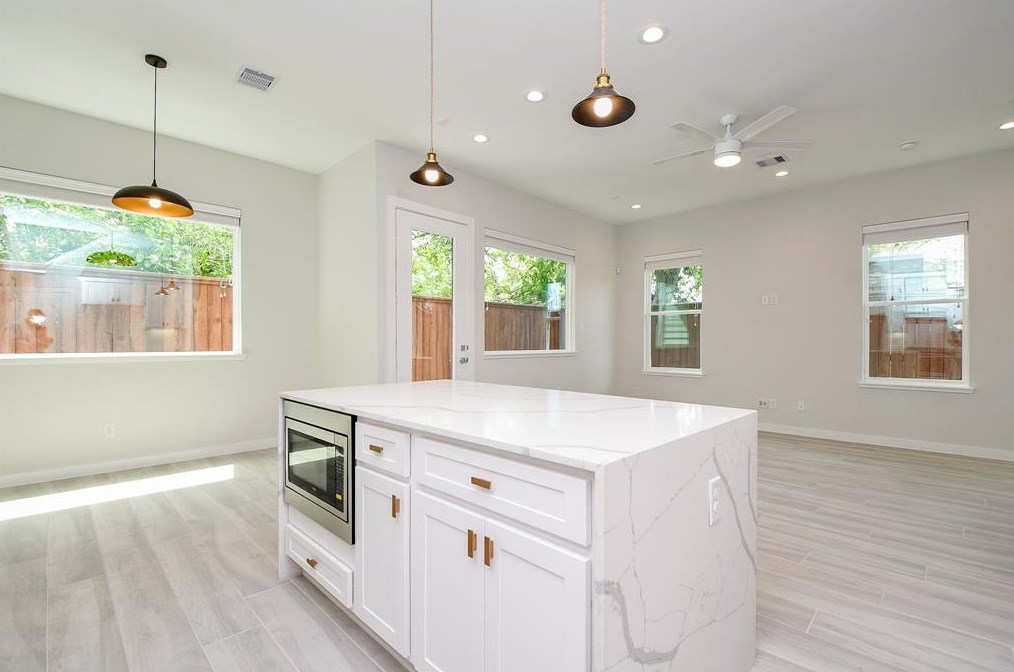 5532 Darling St, Houston TX  77007-1855 exterior