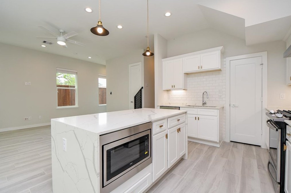5532 Darling St, Houston TX  77007-1855 exterior