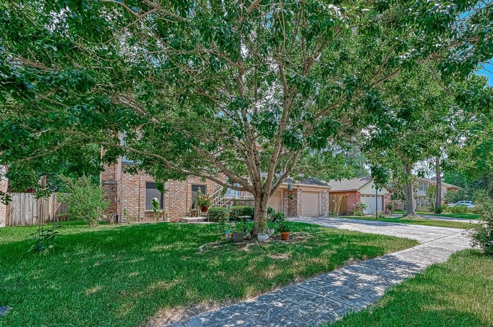 2318 Cades Cove Dr, Spring, TX 77373-6220