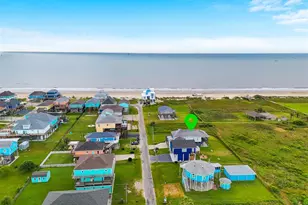 859 Main St, Crystal Beach, TX 77650 - Photo 2