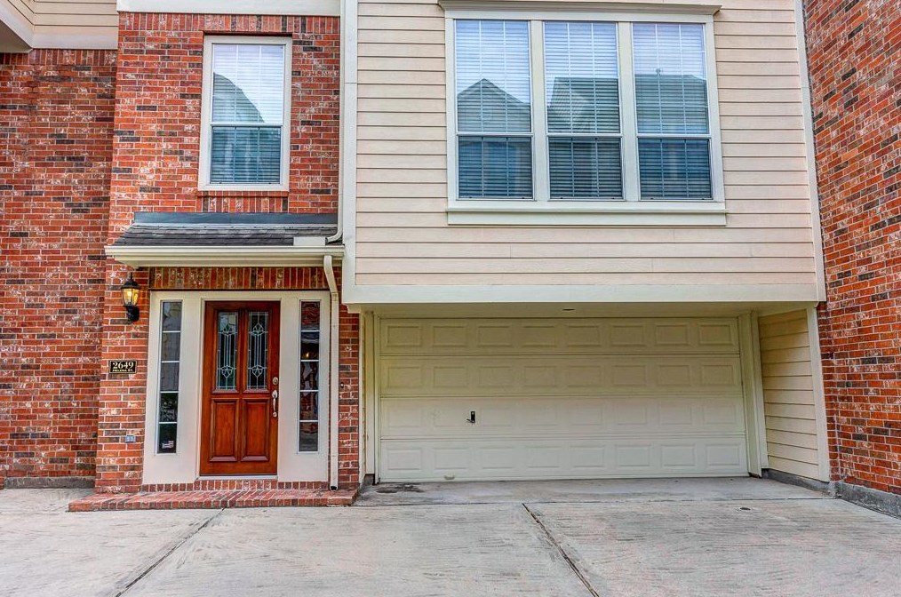 2649 Helena St, Houston, TX 77006-1535