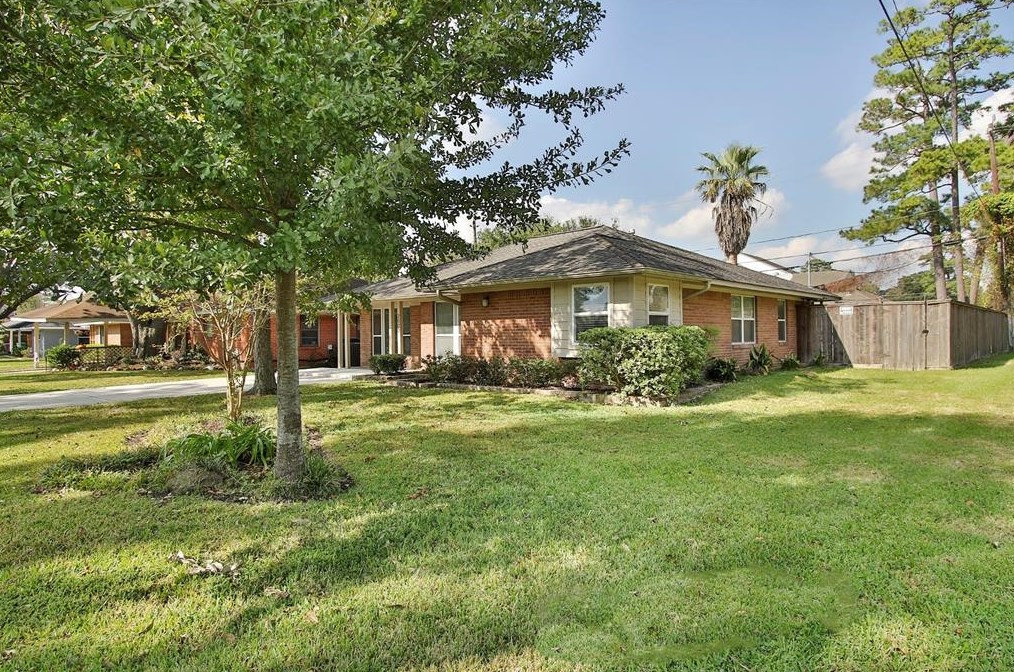 2002 Nina Lee Ln, Houston, TX 77018