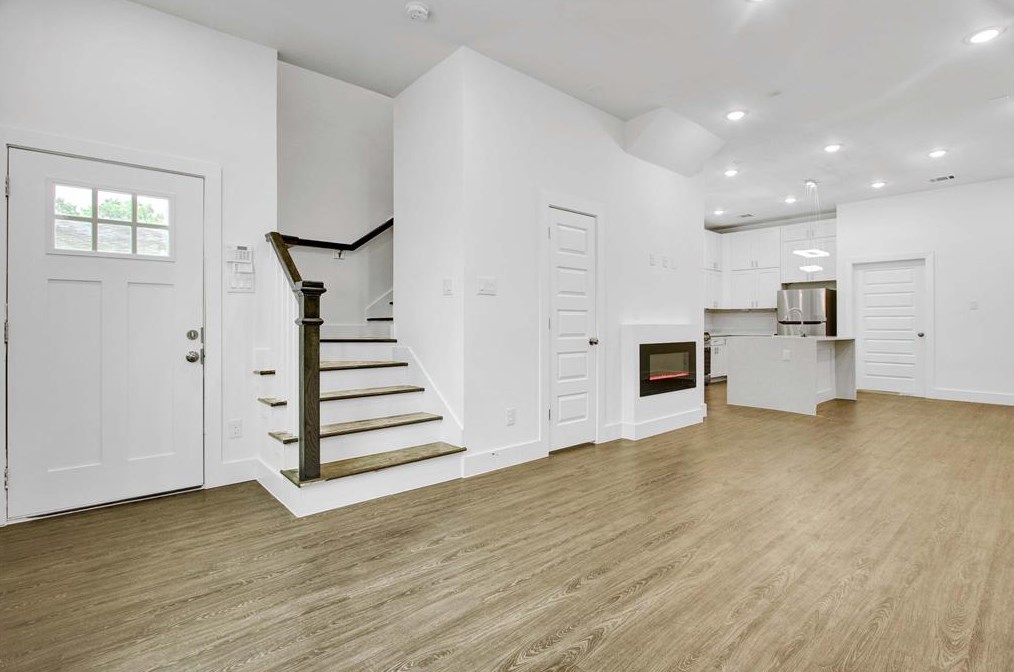 4512 Brinkley St #a, Houston, TX 77051