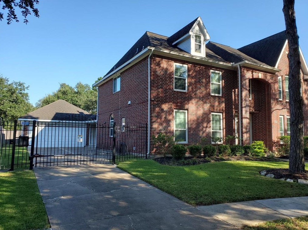 16718 Chestnut Meadow Ct, Sugar Land TX  77479-3236 exterior