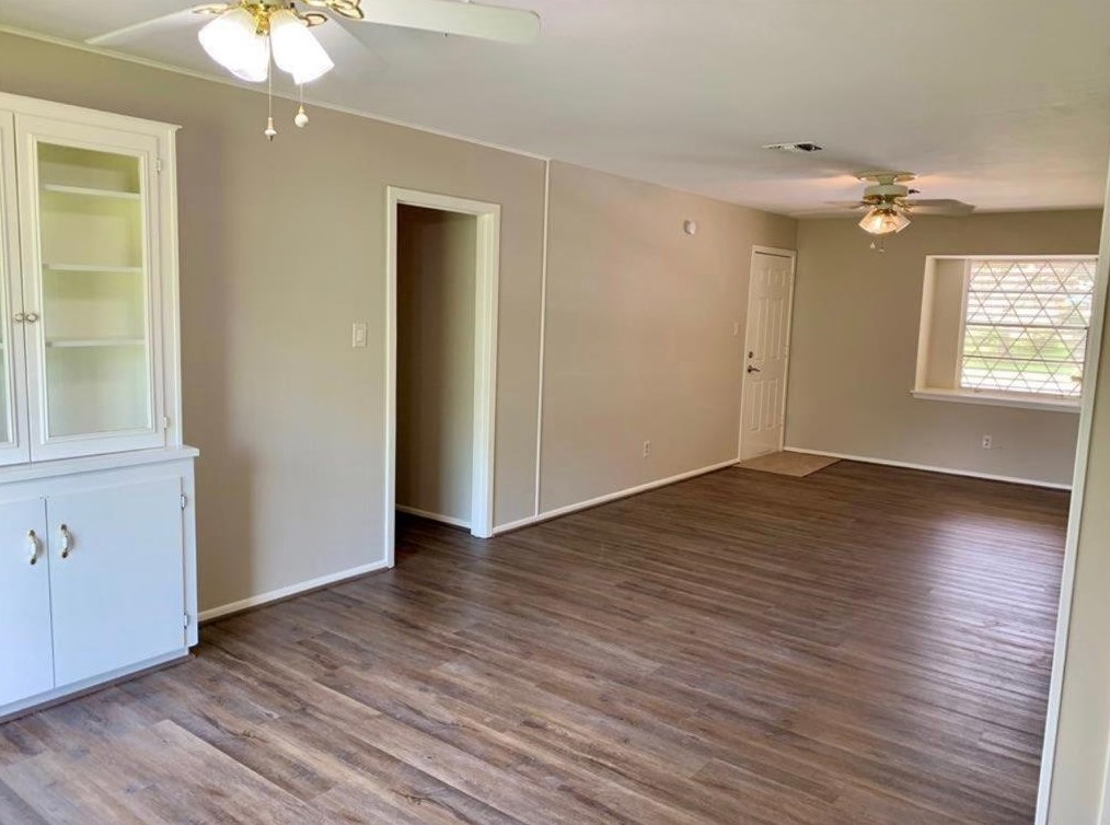 1106 N Noble Rd, Texas City, TX 77591